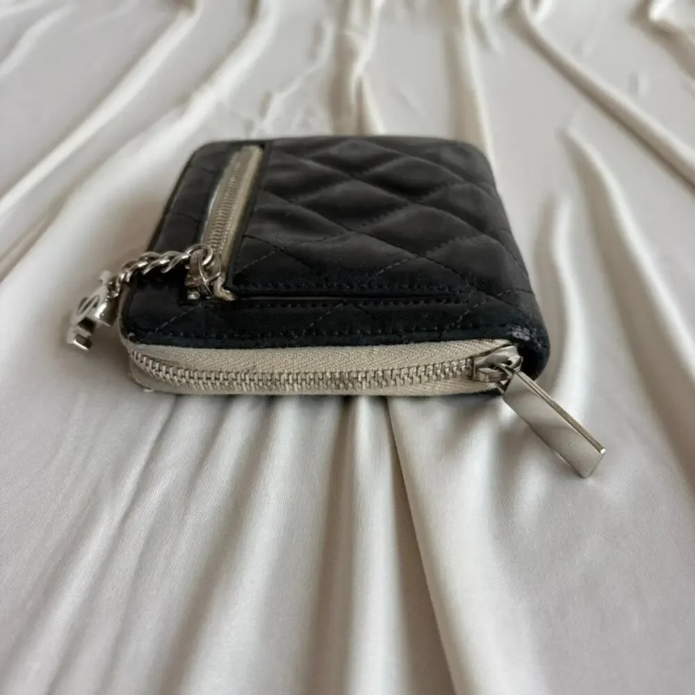 Vintage Chanel Black Quilted Compact Zip Wallet - CC Zipper Pull